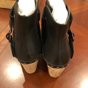 Free People Shoes - Free People Bungalow Wooden Clog- NWT Free People Shoes - Free People Bungalow Wooden Clog- NWT